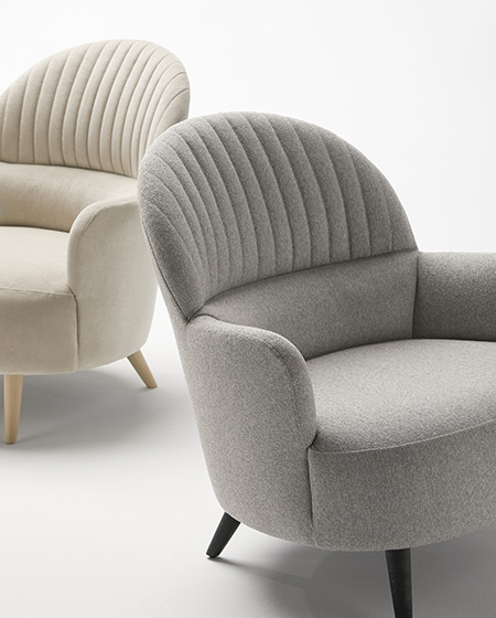 Detalle del respaldo del sillón Cricket con un tapizado artesanal combinado con un diseño moderno.