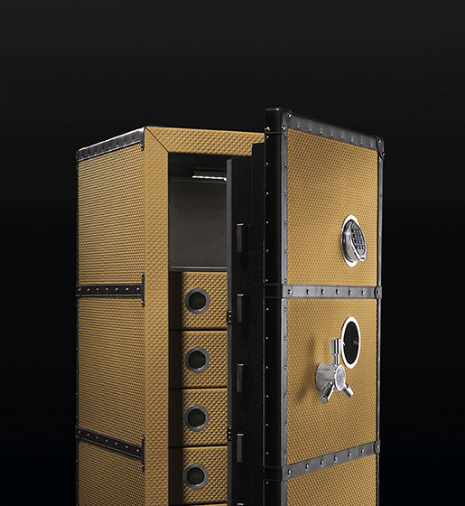 Customisable safe in a wide range of leather finishes