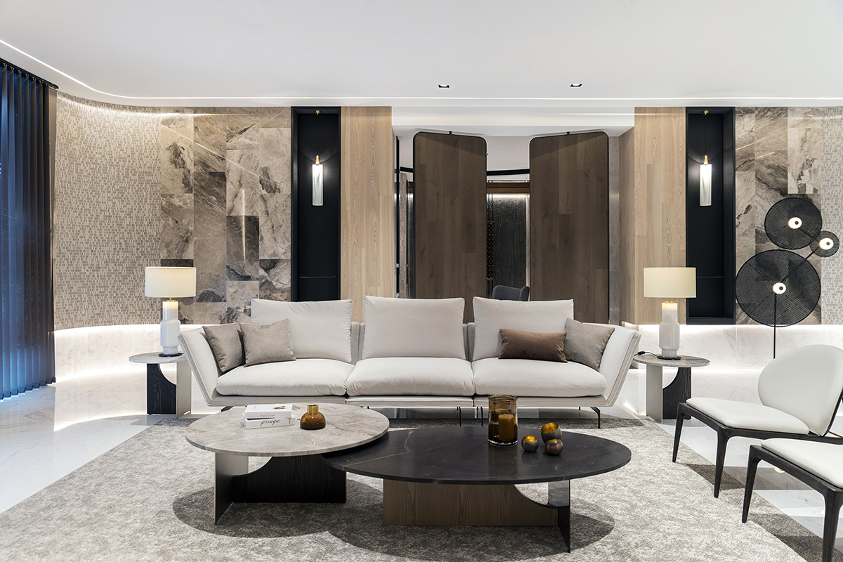 Disc living room in natural and light shades, decorated with high-end furniture from Alexandra's Forwards collection.