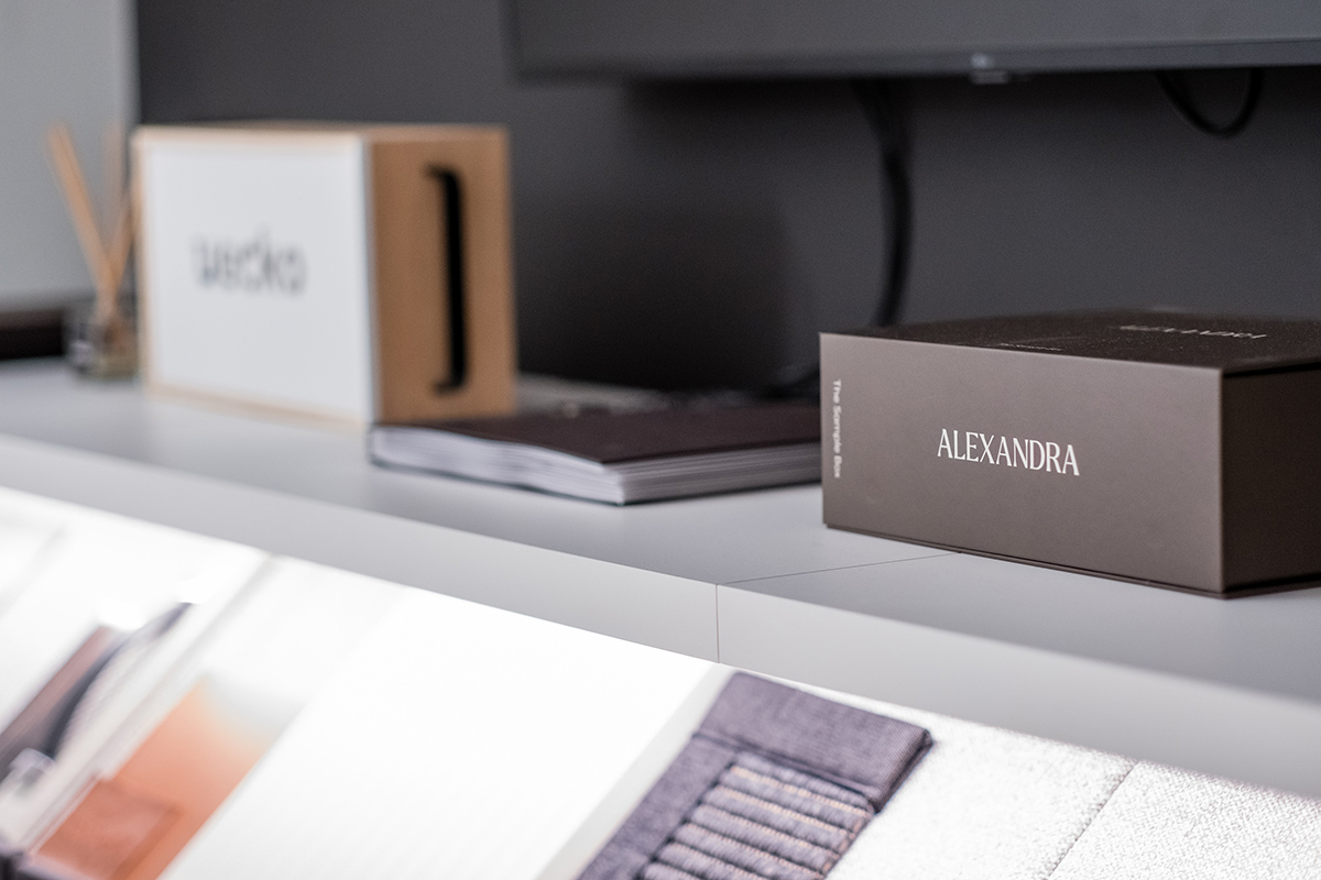 As well as a shop, it is a coworking space where interior designers, architects and decorators can explore the luxury furniture of Coleccion Alexandra.