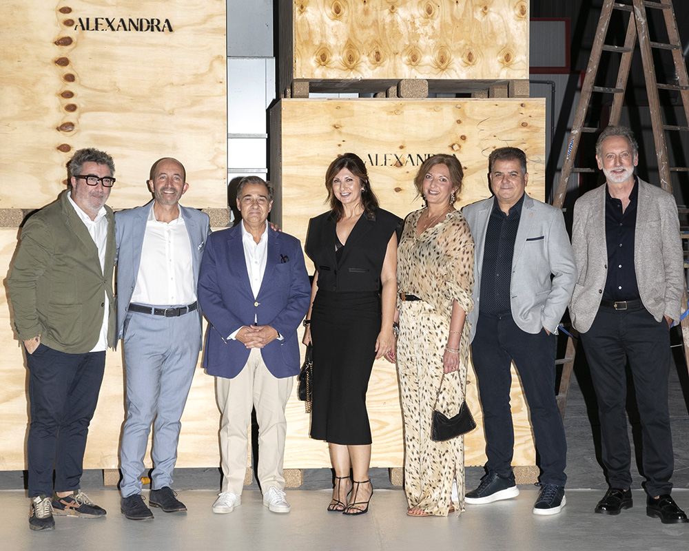 La fábrica de muebles de alta gama Alexandra celebró su 30 aniversario junto con reputados profesionales del interiorismo y decoración.