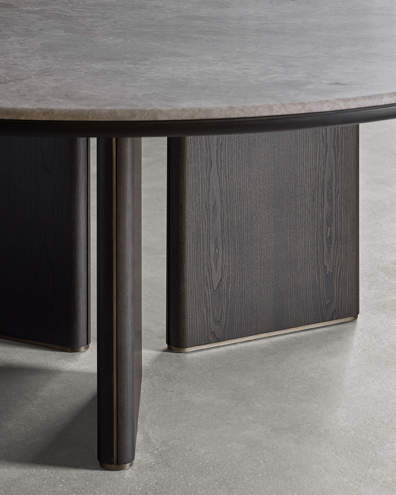 Artisanal details on the legs of Decorte table, elevating the sophistication of luxury dining