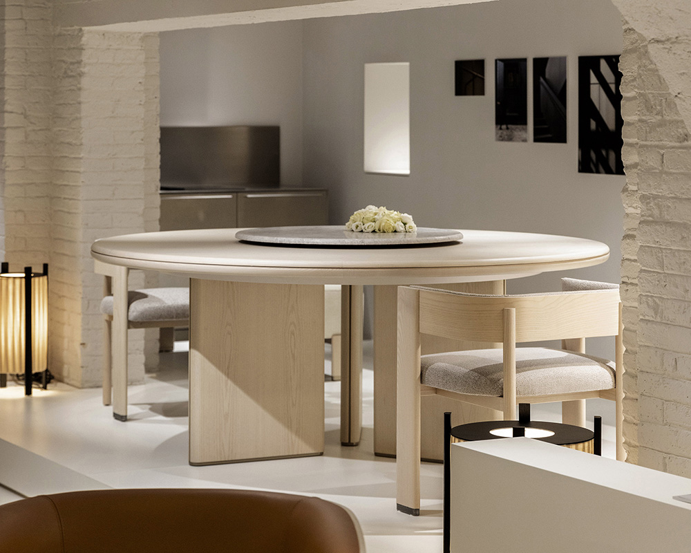 Nordic-inspired dining room with Decorte table and Jude chairs, light tones and ash wood for a modern, cosy ambiance