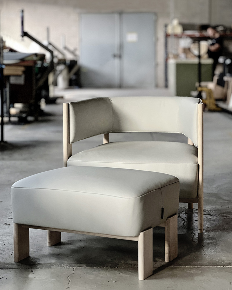 Armchair and pouf set, customised and made to measure, a symbol of exclusivity and authenticity.